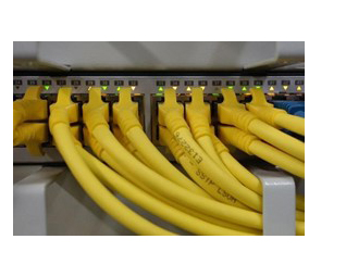 cables amarillos conectandose