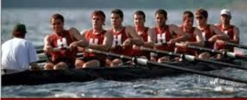 hombres remando en una regata