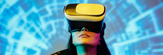 Foto de Darlene Alderson en Pexels chica con mascara