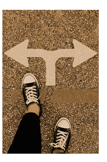 foto de Pxhere-pies delante de flechas que indican derecha e izquierda