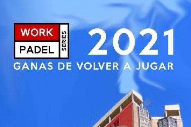 logo work padel emprersas con frase "Ganas de volver a jugar" 2021 en letras blancas sobre fondo de cielo azul