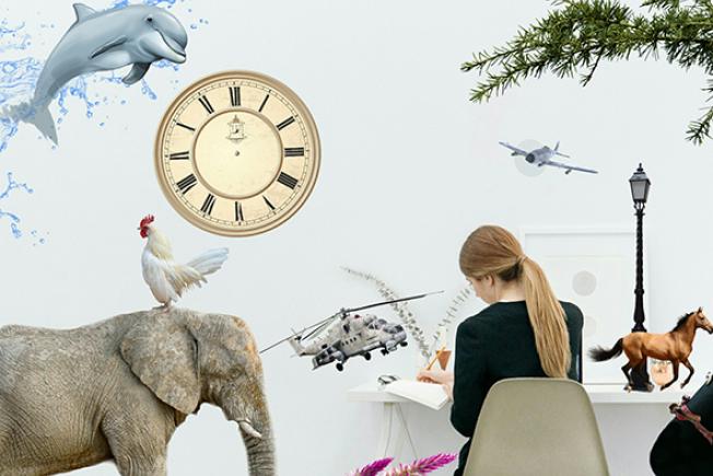 mujer en mesa de trabajo,elefante,delfin,arbol,etc-Imagen clara y luminosa-Pxhere